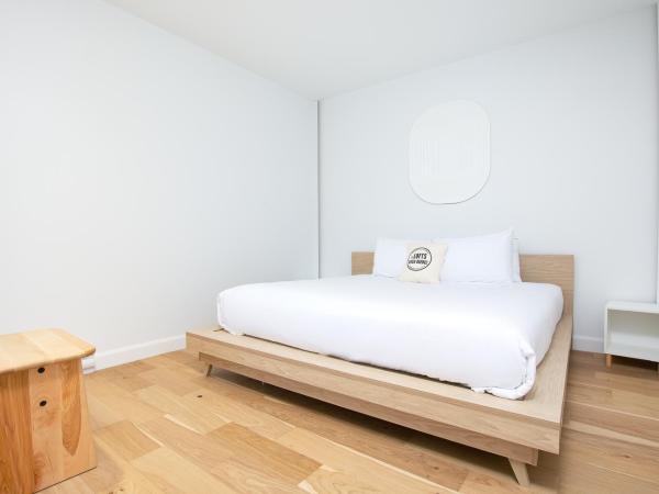 Les Lofts St-François - Par Les Lofts Vieux-Quebec : photo 9 de la chambre appartement 2 chambres avec balcon privé et spa - sf502