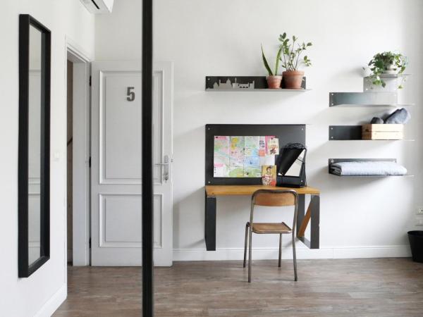 Domus 19 : photo 8 de la chambre chambre double avec salle de bains commune