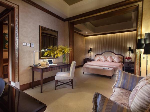 Hotel Indigo Shenzhen Overseas Chinese Town, an IHG Hotel : photo 1 de la chambre suite 2 chambres avec 1 lit king-size et 2 lits jumeaux