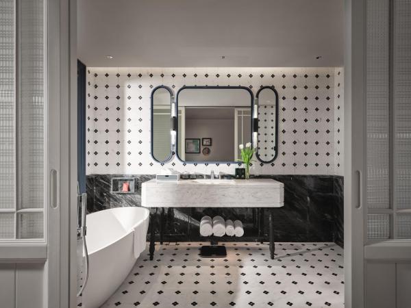 Hotel Indigo Shenzhen Overseas Chinese Town, an IHG Hotel : photo 3 de la chambre chambre lit king-size premium avec vue