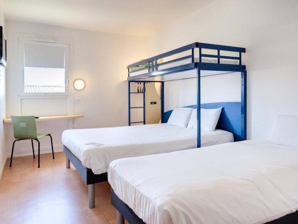 Ibis Budget Agen : photo 3 de la chambre chambre familiale avec 1 lit double et 2 lits simples