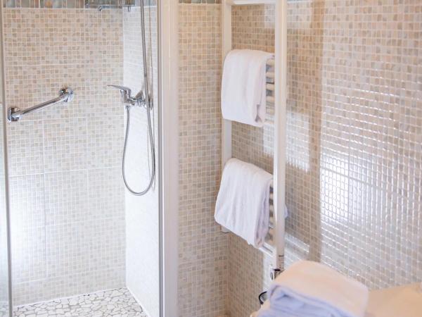 Hôtel Gallia : photo 5 de la chambre chambre familiale deluxe