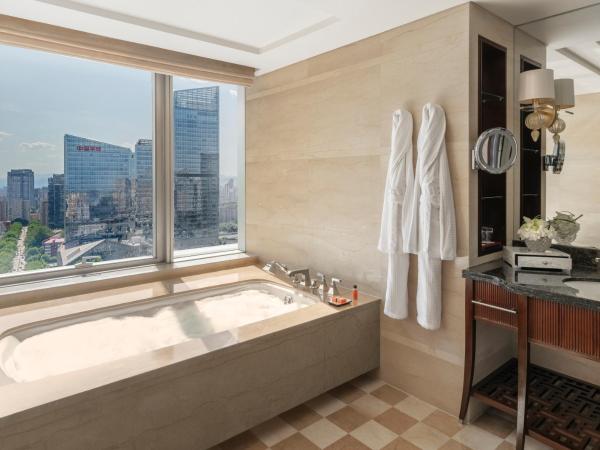 Four Seasons Hotel Beijing : photo 4 de la chambre chambre lit king-size deluxe - vue sur ville