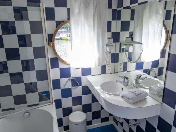 Hotel The Boatel : photo 3 de la chambre chambre triple avec salle de bains