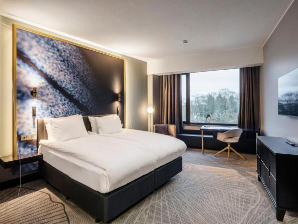 Crowne Plaza Helsinki - Hesperia, an IHG Hotel : photo 3 de la chambre chambre lit king-size standard - accessible aux personnes à mobilité réduite