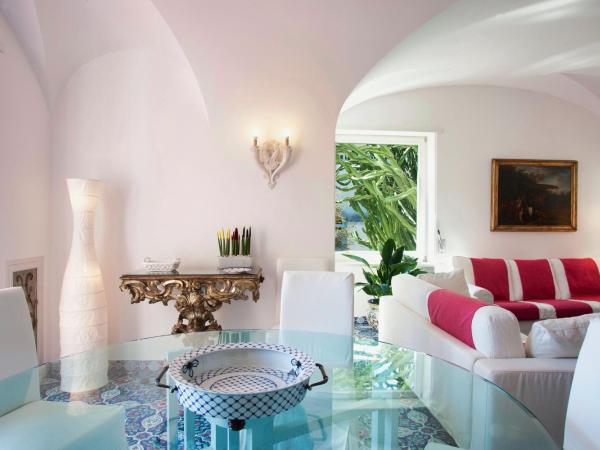 Villa Silia : photo 6 de la chambre suite lit king-size - vue sur mer