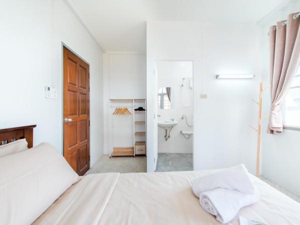Beach Block No.5 at Huahin Beach : photo 6 de la chambre chambre double deluxe (2 adultes + 1 enfant)