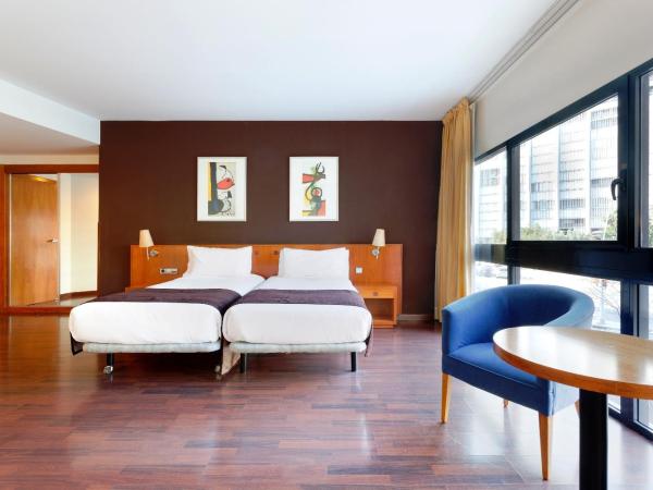 Hotel Viladomat by Silken : photo 6 de la chambre chambre double ou lits jumeaux avec lit d'appoint