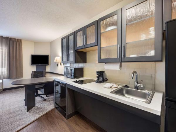 Sonesta Simply Suites Salt Lake City Airport : photo 2 de la chambre suite studio lit queen-size