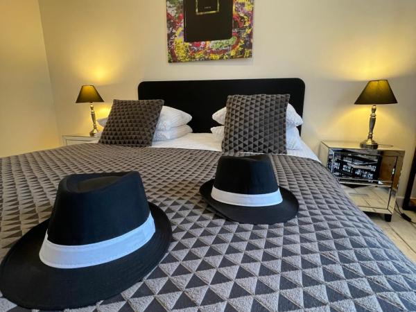 chambres d hotes Le Mas Julien piscine chauffée adult only : photo 10 de la chambre chambre double avec terrasse