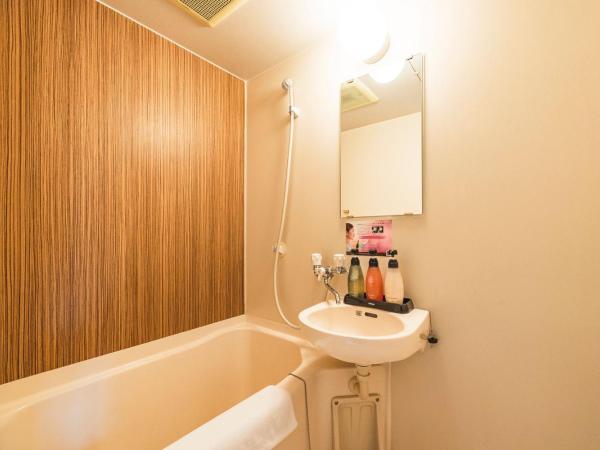 HOTEL RELIEF Namba Daikokuchou : photo 5 de la chambre chambre double de luxe - non-fumeurs