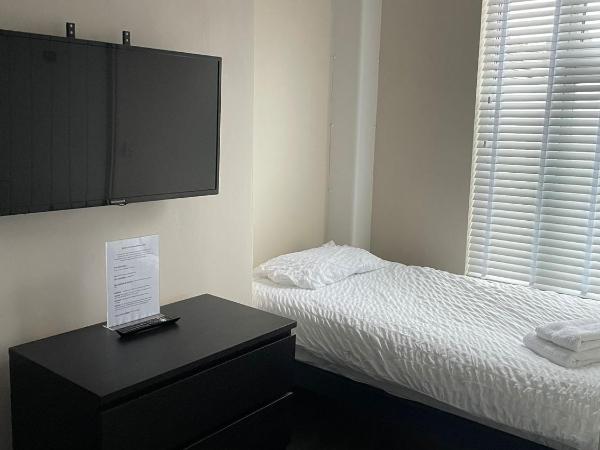 264 The Road End : photo 1 de la chambre chambre familiale