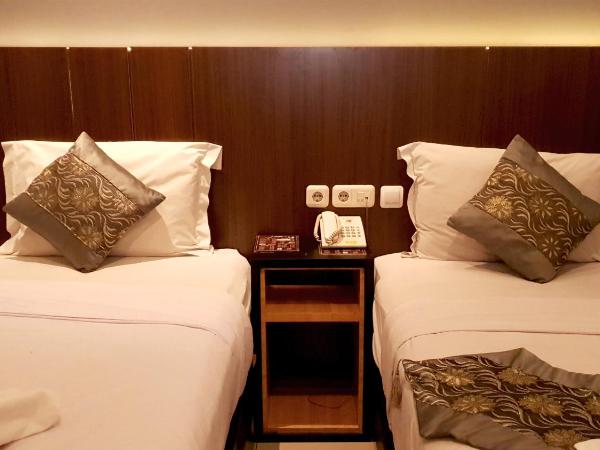 Sunrise Hotel Jogja : photo 8 de la chambre chambre deluxe double ou lits jumeaux