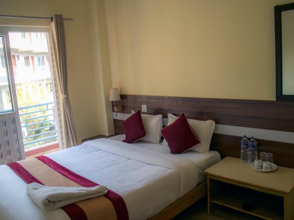 HOTEL LUMA INN : photo 2 de la chambre chambre double avec balcon