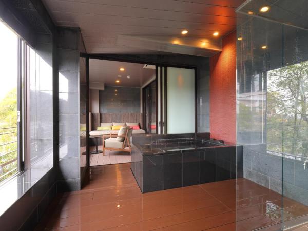 Arima Onsen Taketoritei Maruyama : photo 6 de la chambre suite avec sources chaudes intérieures argent