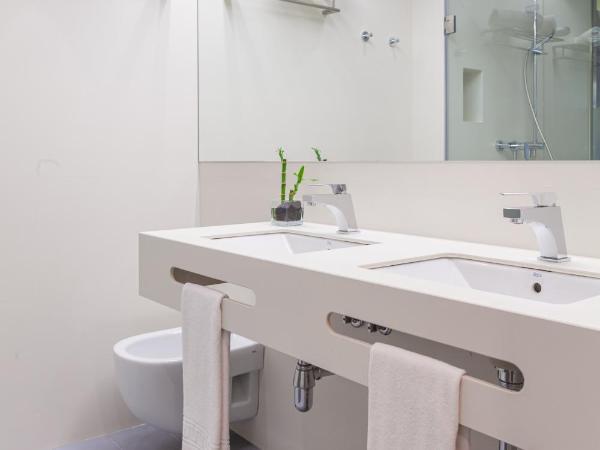 Hotel Maciá Granada Five Senses Rooms & Suites : photo 9 de la chambre suite junior familiale (2 adultes + 2 enfants)