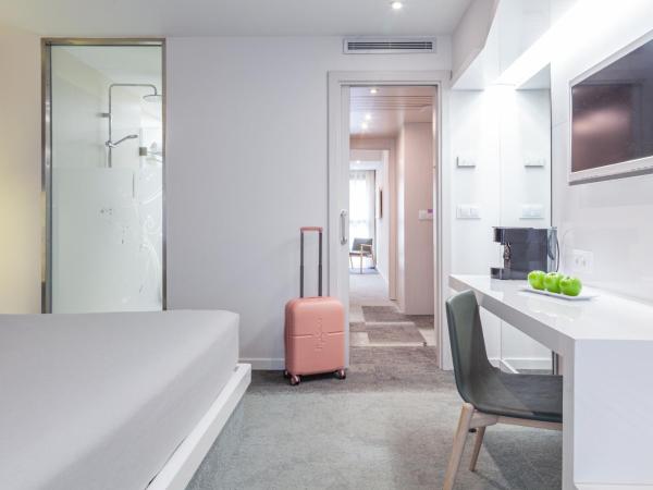 Hotel Maciá Granada Five Senses Rooms & Suites : photo 2 de la chambre suite junior familiale (2 adultes + 2 enfants)