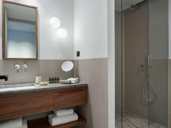 The Social Athens Hotel, a member of Radisson Individuals : photo 6 de la chambre chambre supérieure avec terrasse