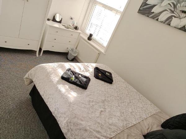 The Castleton : photo 9 de la chambre chambre double avec salle de bains privative