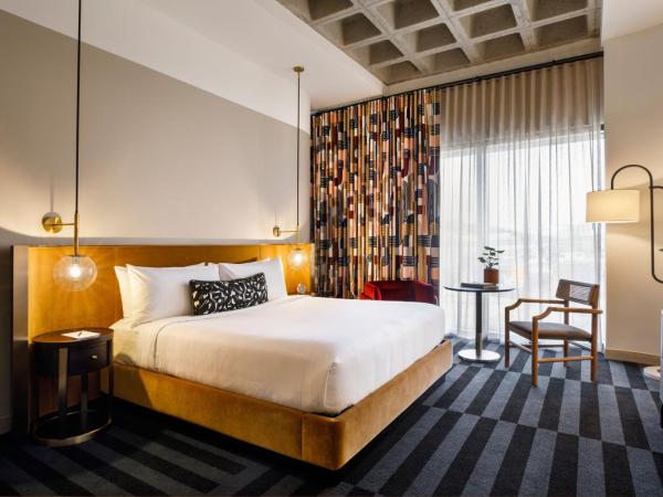 Hotel Indy, Indianapolis, a Tribute Portfolio Hotel : photo 1 de la chambre chambre lit king-size deluxe - vue sur ville