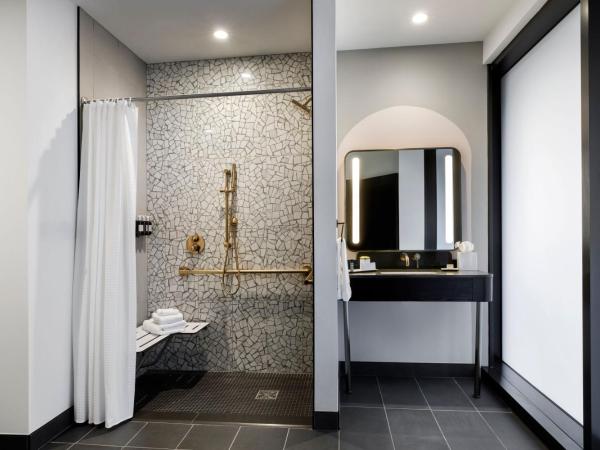 Hotel Indy, Indianapolis, a Tribute Portfolio Hotel : photo 6 de la chambre chambre lit king-size deluxe - vue sur ville