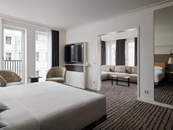 Berlin Marriott Hotel : photo 1 de la chambre suite exécutive 1 lit king-size - accès au salon 