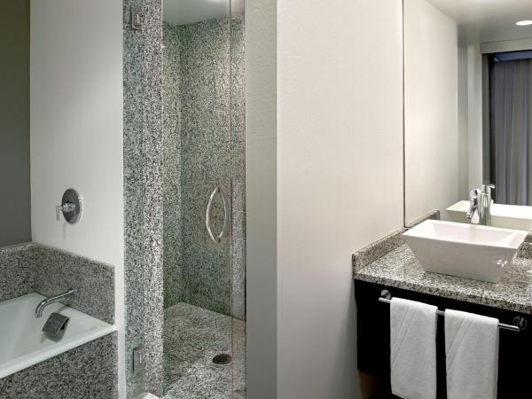 W Boston : photo 10 de la chambre chambre d’angle cool avec 1 lit king-size