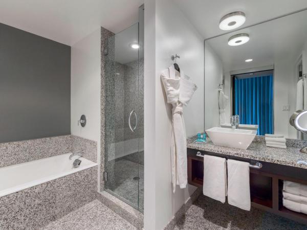 W Boston : photo 9 de la chambre chambre d’angle cool avec 1 lit king-size