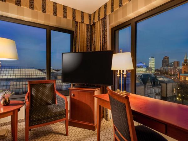 JW Marriott Hotel Berlin : photo 4 de la chambre chambre classique avec lit queen-size - vue sur ville