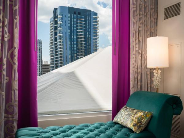 Grand Bohemian Hotel Charlotte, Autograph Collection : photo 4 de la chambre terrace facing view, guest room, 1 king