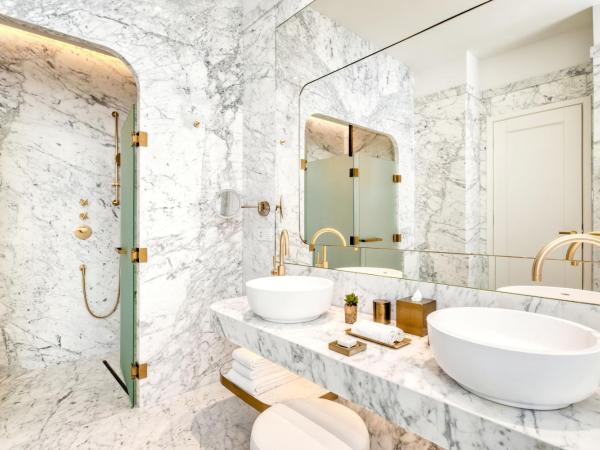 Matild Palace, a Luxury Collection Hotel : photo 5 de la chambre suite lit king-size pont Élisabeth - vue sur fleuve