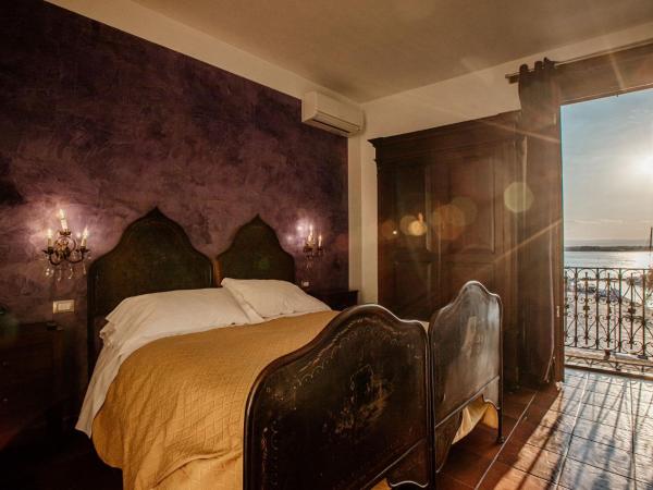 Palazzo Giunta - Porta Marina Ortigia : photo 1 de la chambre chambre double deluxe - vue sur mer