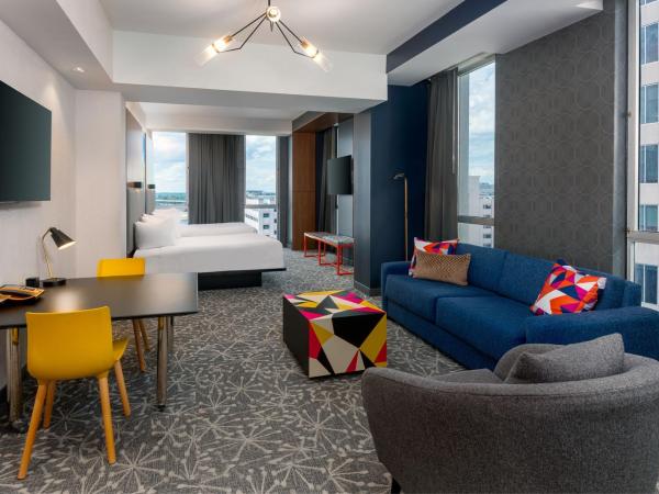 Aloft Orlando Downtown : photo 2 de la chambre suite, 2 queen beds, corner room