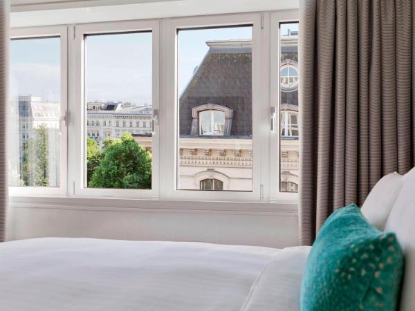 Vienna Marriott Hotel : photo 2 de la chambre suite parc 1 chambre lit king-size avec accès au salon club m