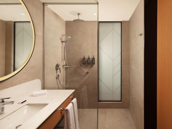 Sheraton Istanbul Esenyurt : photo 6 de la chambre chambre lit king-size deluxe avec canapé-lit - vue sur ville