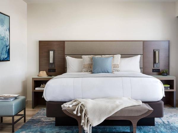 Coronado Island Marriott Resort & Spa : photo 2 de la chambre studio cottage avec 1 lit king-size et canapé-lit - vue sur complexe hôtelier