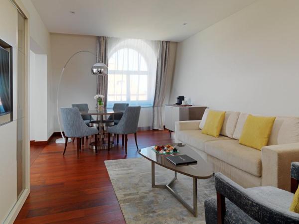 Sheraton Sopot Hotel : photo 2 de la chambre suite gdynia avec accès au salon club et au spa