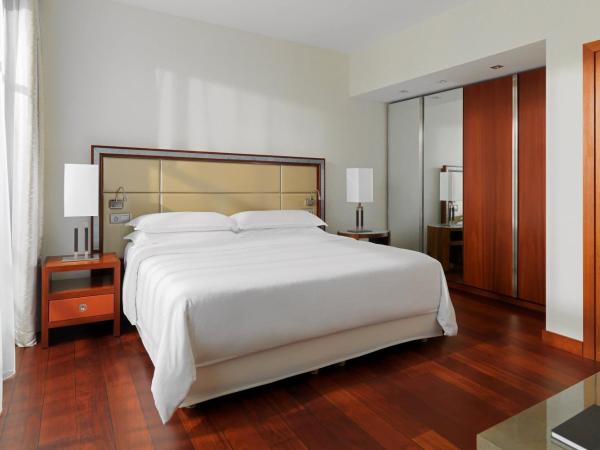 Sheraton Sopot Hotel : photo 2 de la chambre suite molo avec accès au salon club et au spa - vue sur mer