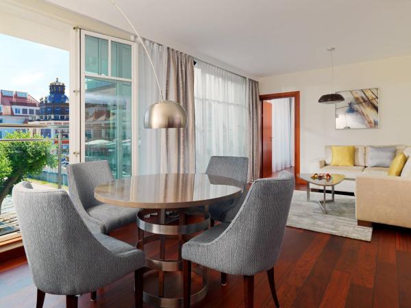 Sheraton Sopot Hotel : photo 3 de la chambre suite molo avec accès au salon club et au spa - vue sur mer