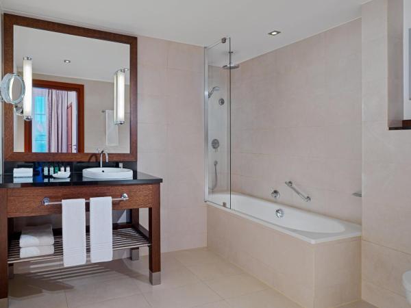 Sheraton Sopot Hotel : photo 4 de la chambre suite molo avec accès au salon club et au spa - vue sur mer