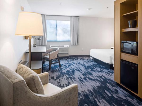 Fairfield Inn & Suites by Marriott San Diego Pacific Beach : photo 3 de la chambre chambre lit king-size