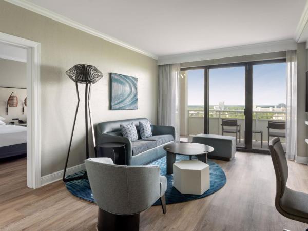 Orlando World Center Marriott : photo 5 de la chambre suite fairway lit king-size et canapé-lit - vue sur golf