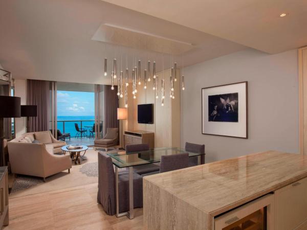 The St. Regis Bal Harbour Resort : photo 7 de la chambre suite impériale lit king-size - côté océan