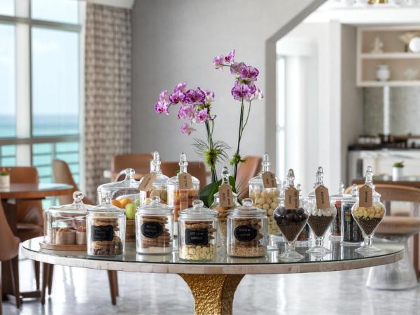 The Ritz-Carlton, South Beach : photo 5 de la chambre chambre club avec 1 lit king-size - vue sur ville