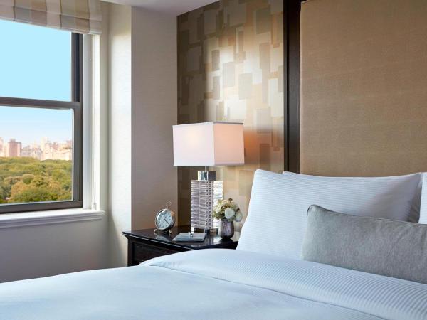 JW Marriott Essex House New York : photo 1 de la chambre chambre lit king-size - vue sur central park