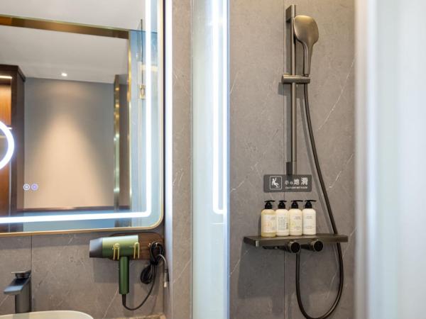 Time Traveller Boutique Hotel -In the West Lake scenic area, Lingyin Temple, Leifeng Tower, Children's playground, Free night snack, Free laundry, English communication well, Free travel advice : photo 5 de la chambre chambre double standard