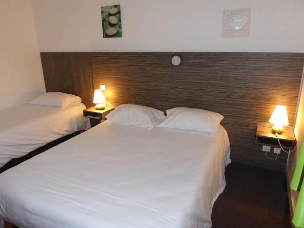 Hôtel Le Cosy Blois Villebarou : photo 4 de la chambre chambre triple standard sans ascenseur - 1er Étage - 17 m2