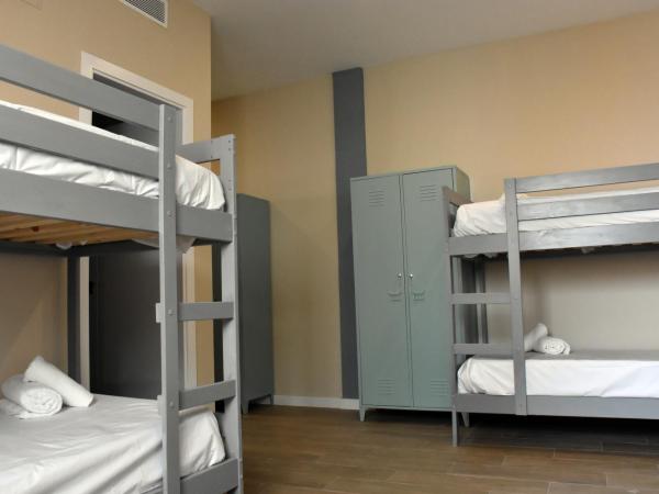 Alegoría Coliving Experience Hostal : photo 1 de la chambre chambre quadruple avec salle de bains privative