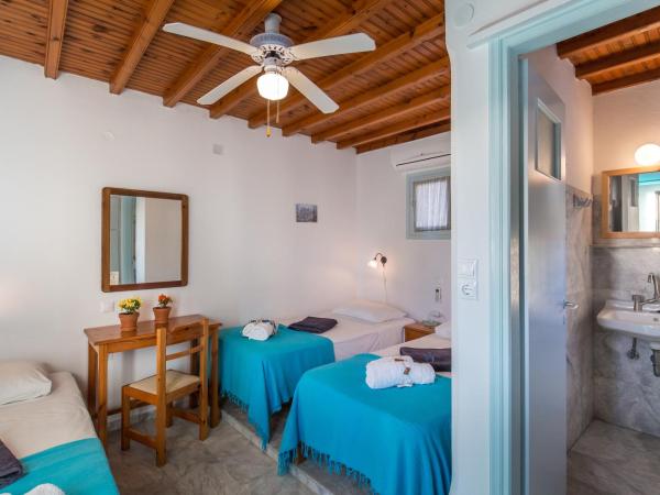 Pension Marias : photo 3 de la chambre chambre triple - vue sur mer