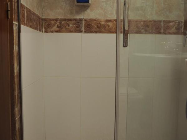 Hostal Acella : photo 4 de la chambre chambre quadruple